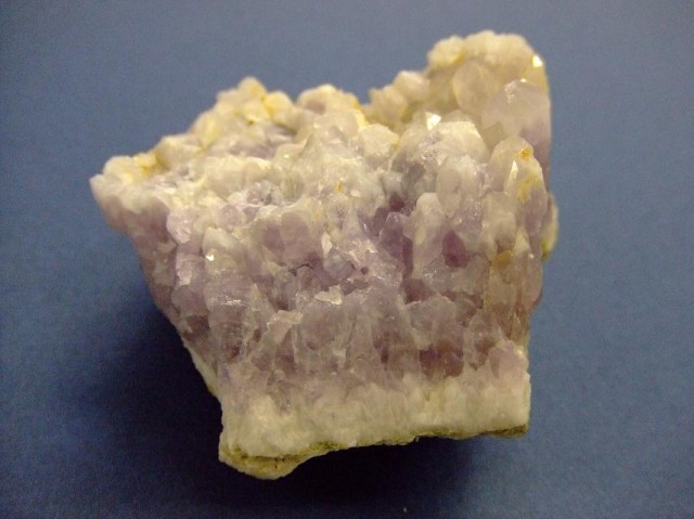 紫 水 晶