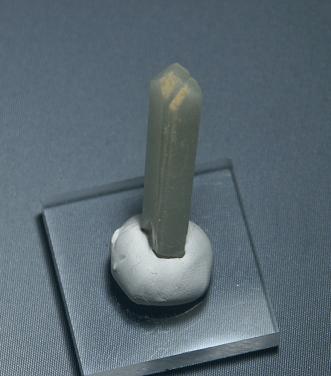 ダンブリ石